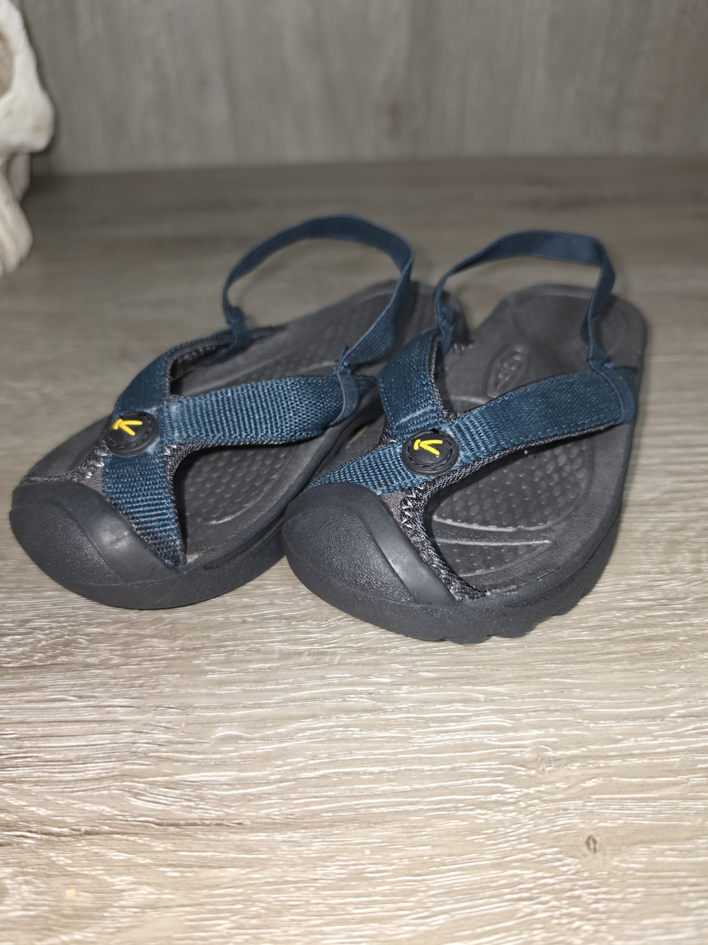 Keen Kids Teal and Black Toe-Protect Sandals with Heel Strap Small Child 11